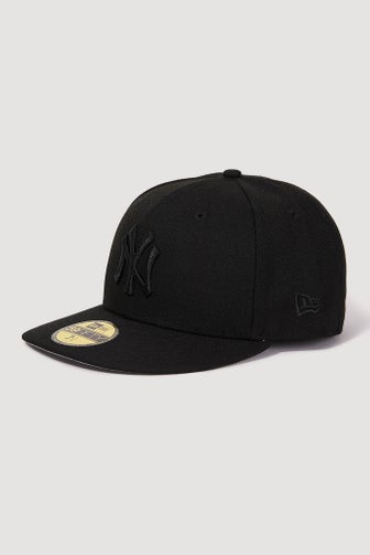 3000 - NU-FIT Fitted Cap Full Back Black / Small/Medium