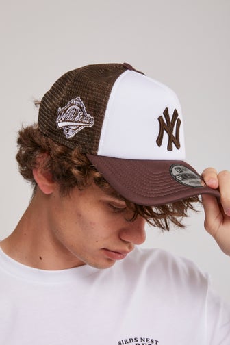 New Era Mlb 9forty A-frame Trucker Earthtones New York Yankees Cap in Brown