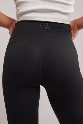 https://www.northbeach.co.nz/content/products/active-flare-legging-black-5-aae6418072.jpg?width=336