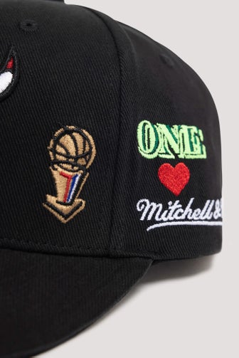 Pro Crown Bulls Snapback Cap by Mitchell & Ness