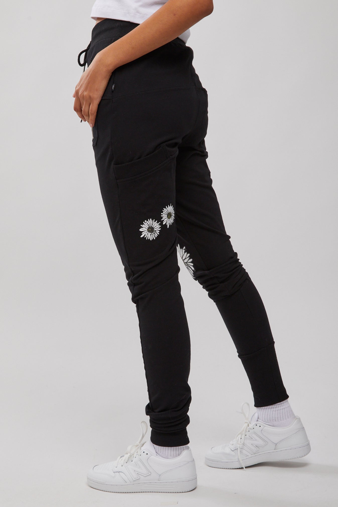 Nike embroidered discount flower jogger pant