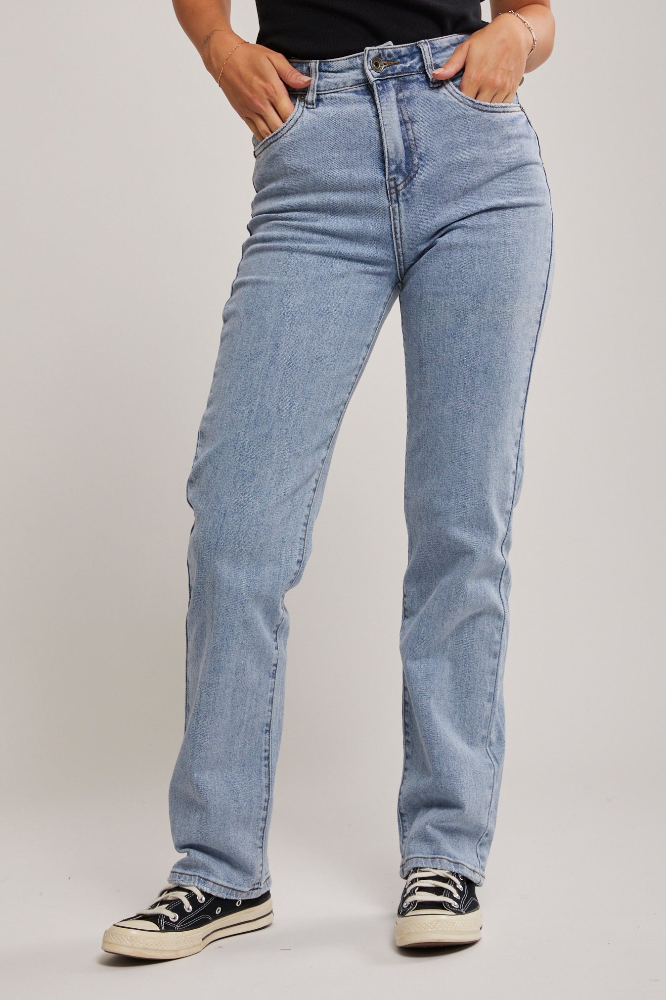 Mila Comfort Straight Jeans | North Beach