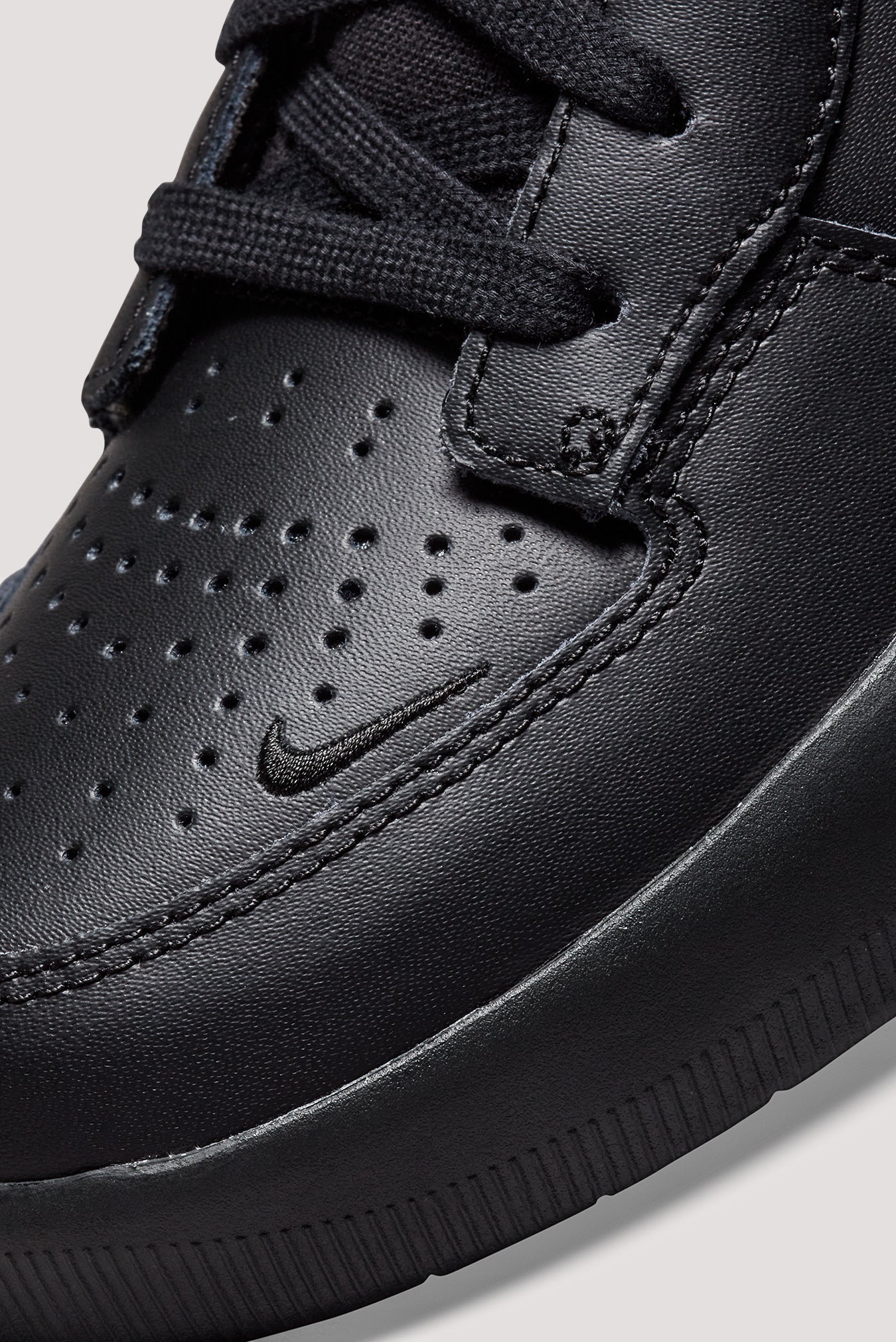 Black nike clearance leather sneakers